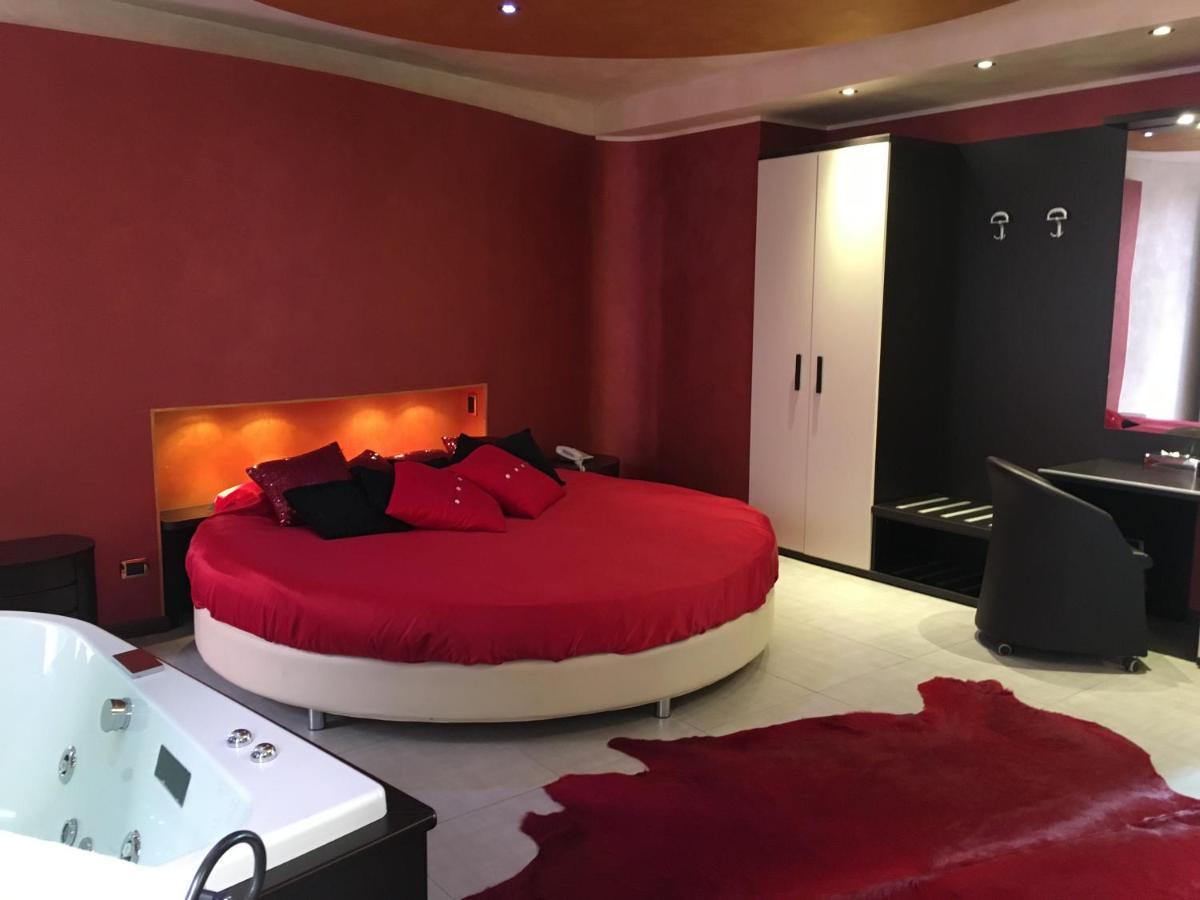 Alessi Hotel Trattoria Дезенцано-дель-Гарда Екстер'єр фото