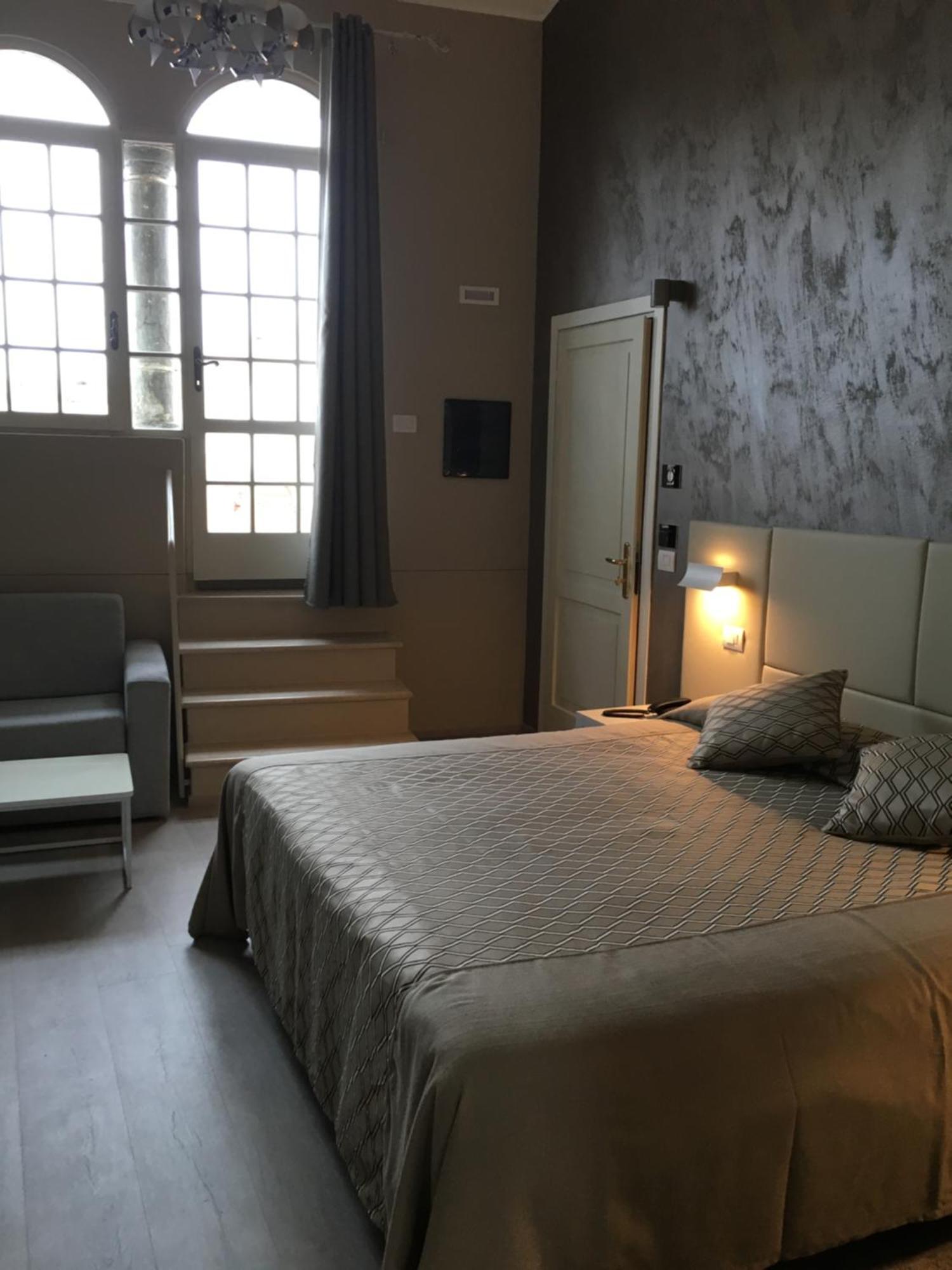 Alessi Hotel Trattoria Дезенцано-дель-Гарда Екстер'єр фото