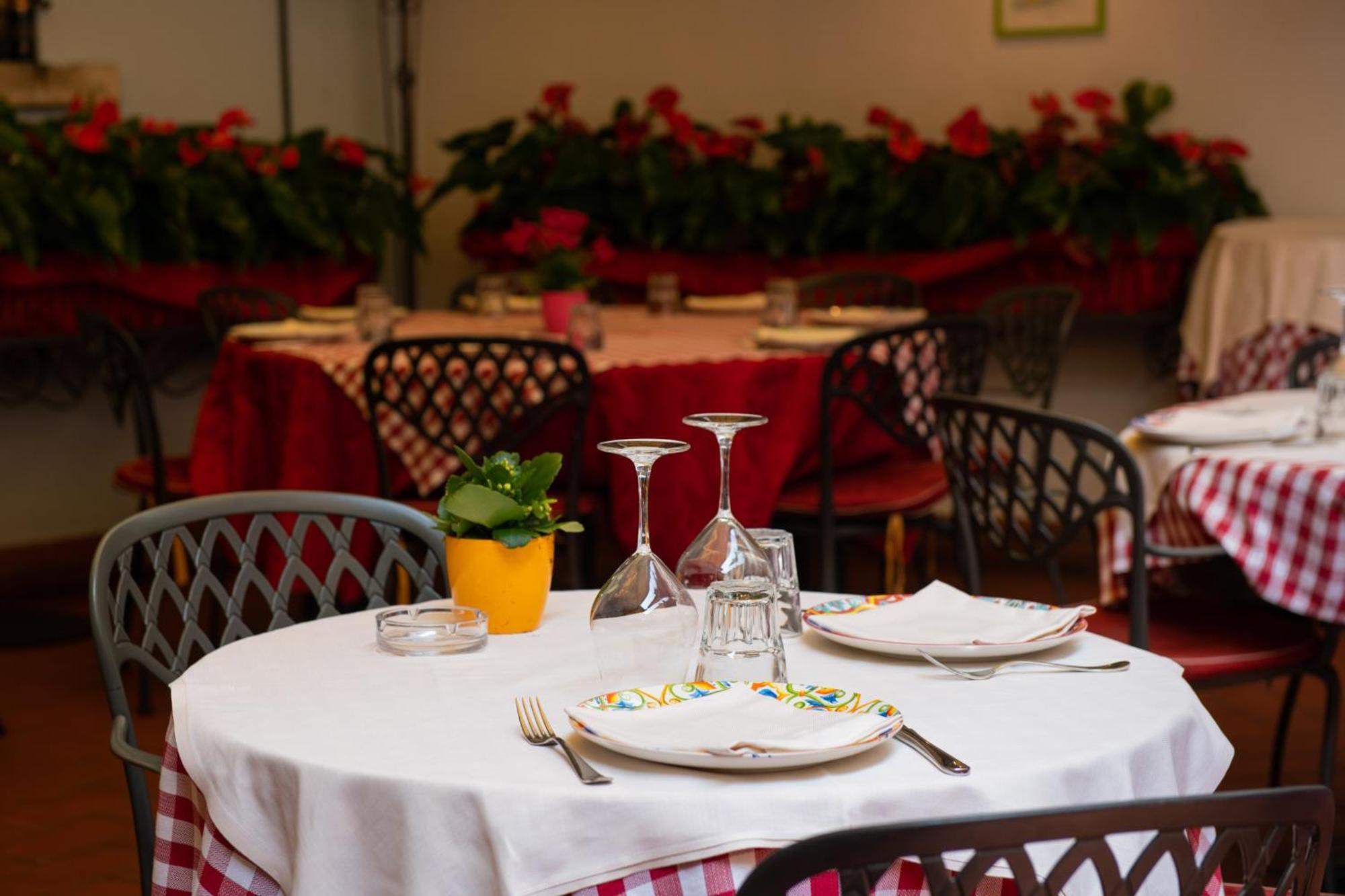 Alessi Hotel Trattoria Дезенцано-дель-Гарда Екстер'єр фото