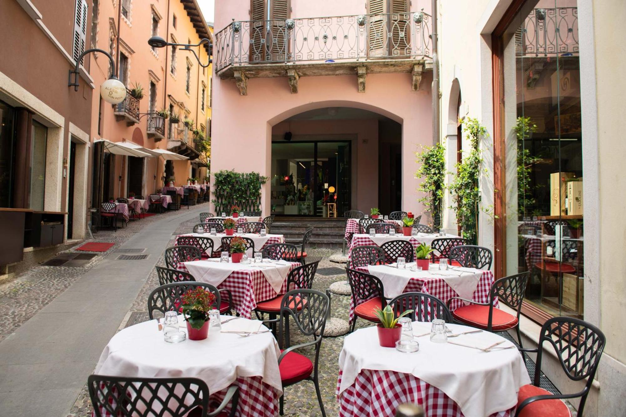 Alessi Hotel Trattoria Дезенцано-дель-Гарда Екстер'єр фото