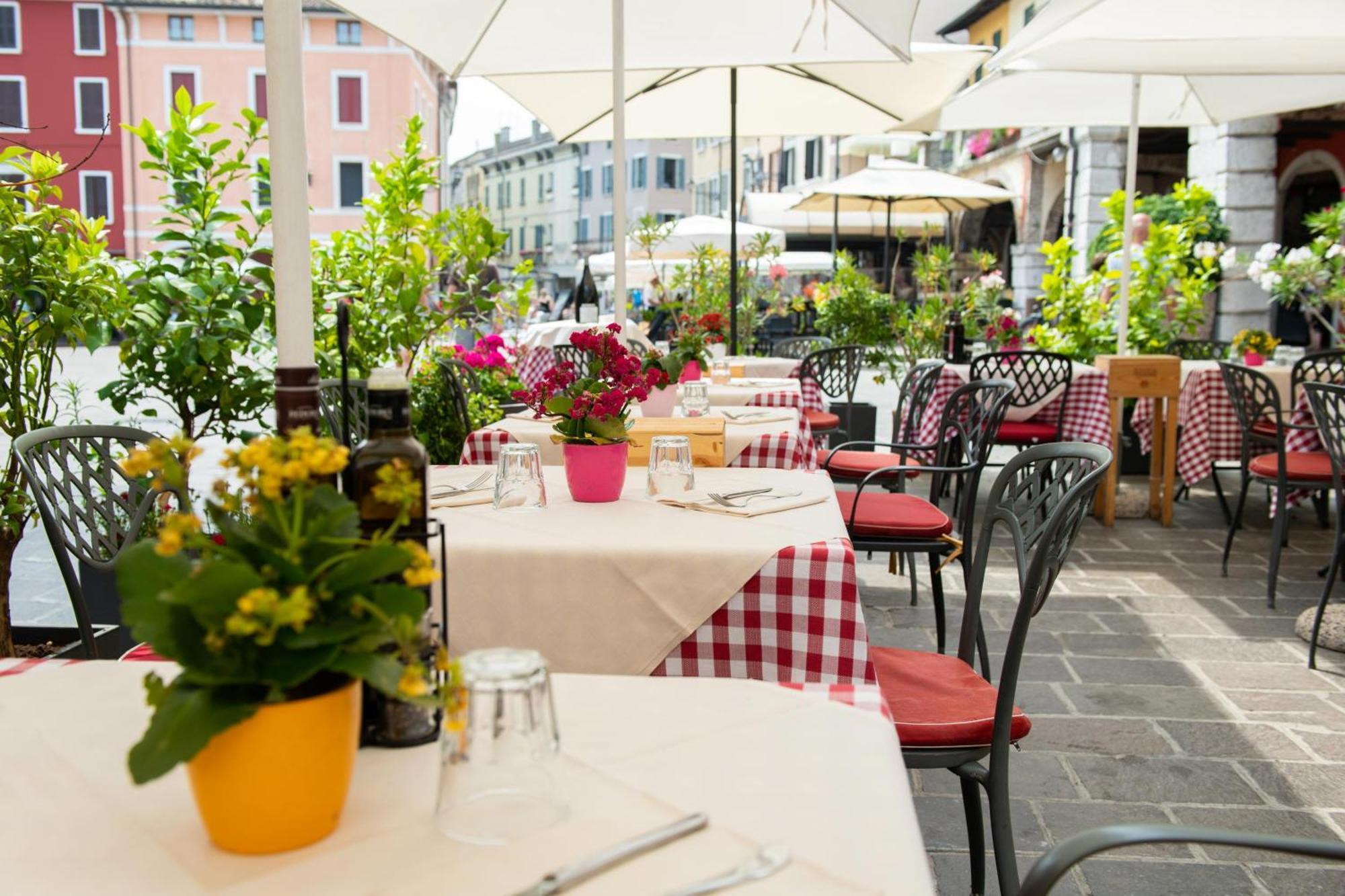 Alessi Hotel Trattoria Дезенцано-дель-Гарда Екстер'єр фото