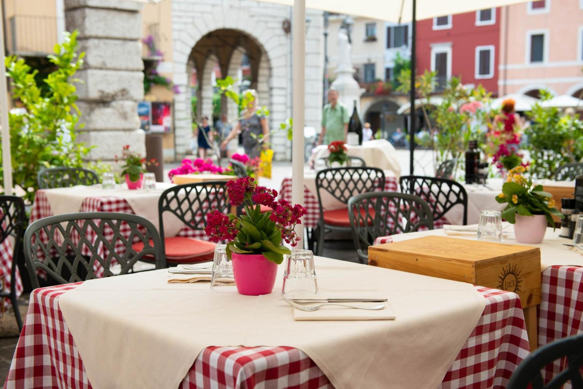 Alessi Hotel Trattoria Дезенцано-дель-Гарда Екстер'єр фото