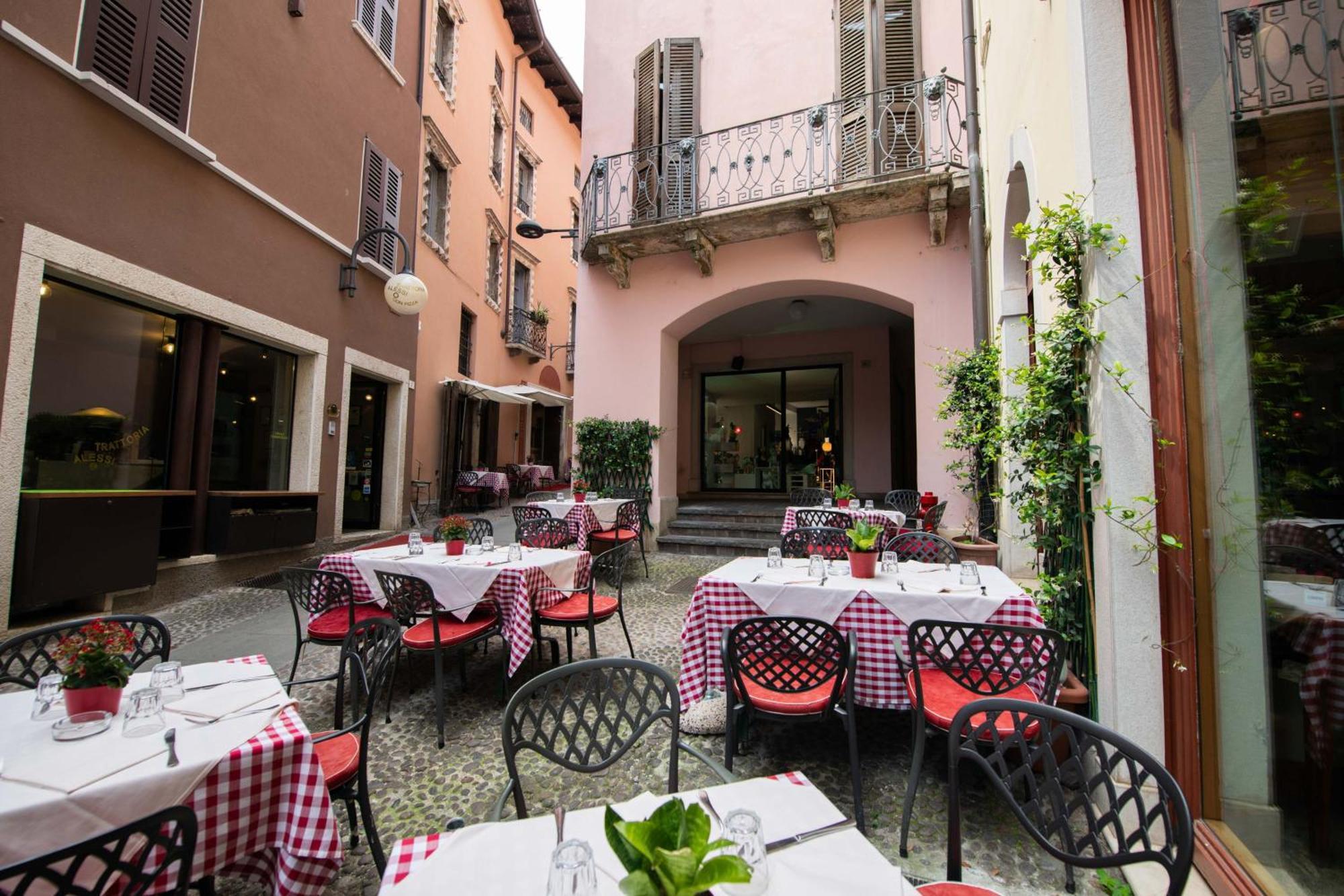 Alessi Hotel Trattoria Дезенцано-дель-Гарда Екстер'єр фото