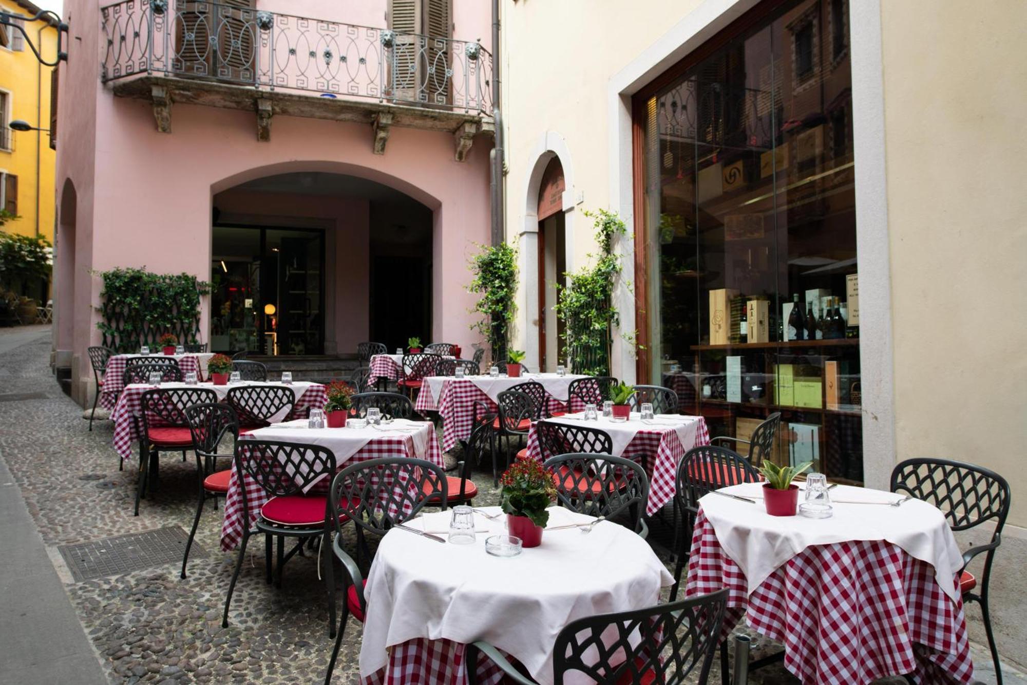 Alessi Hotel Trattoria Дезенцано-дель-Гарда Екстер'єр фото