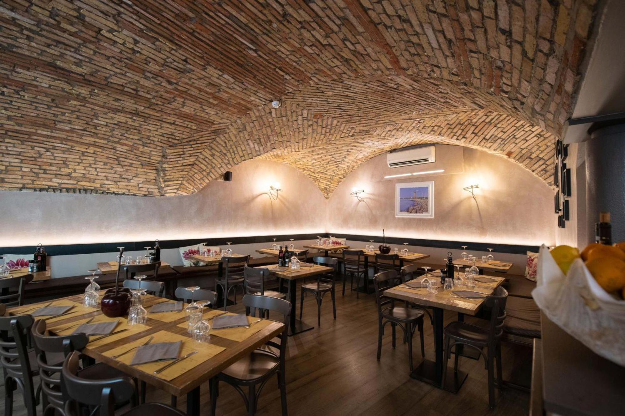 Alessi Hotel Trattoria Дезенцано-дель-Гарда Екстер'єр фото