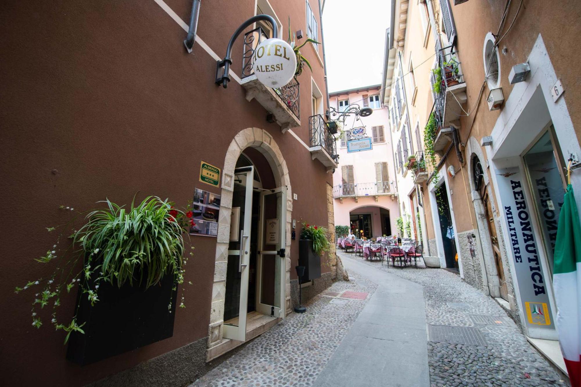 Alessi Hotel Trattoria Дезенцано-дель-Гарда Екстер'єр фото
