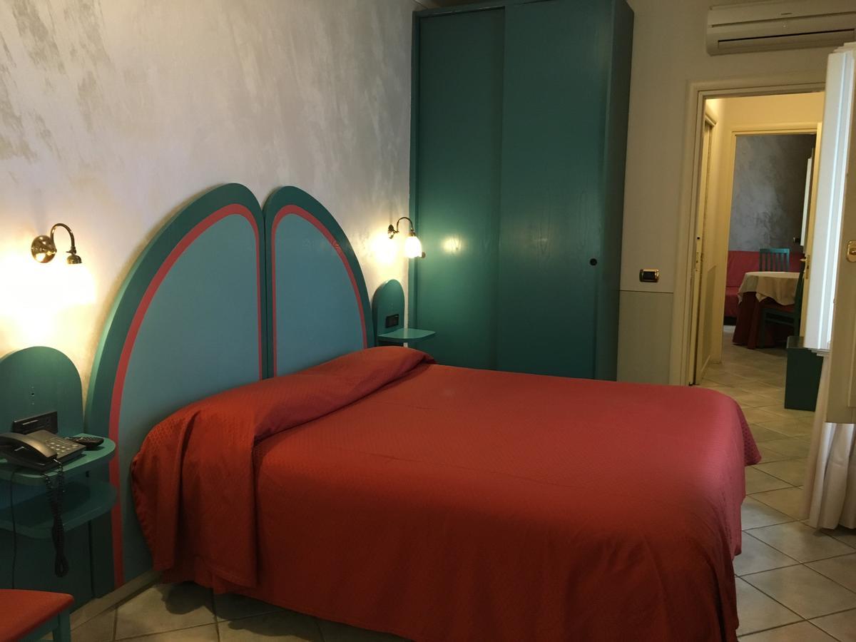 Alessi Hotel Trattoria Дезенцано-дель-Гарда Екстер'єр фото